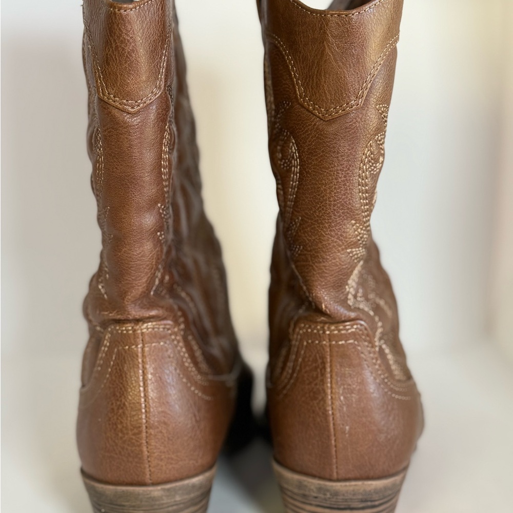 The Faded Glory Women's Western Cowboy Boots Ankle/Brown, Size 7 - Picture 3 of 13